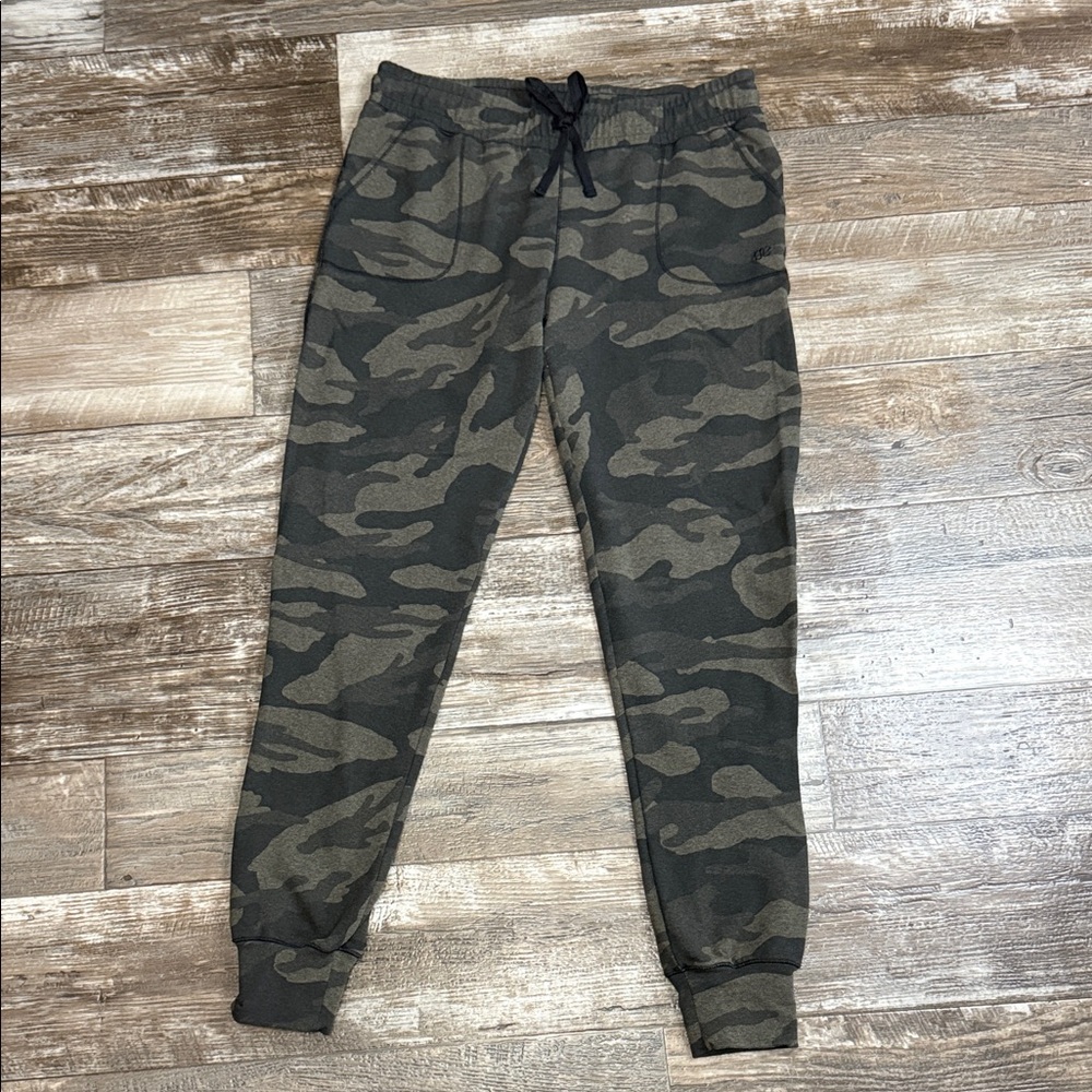 Albion Women’s Camo Joggers Size Medium
